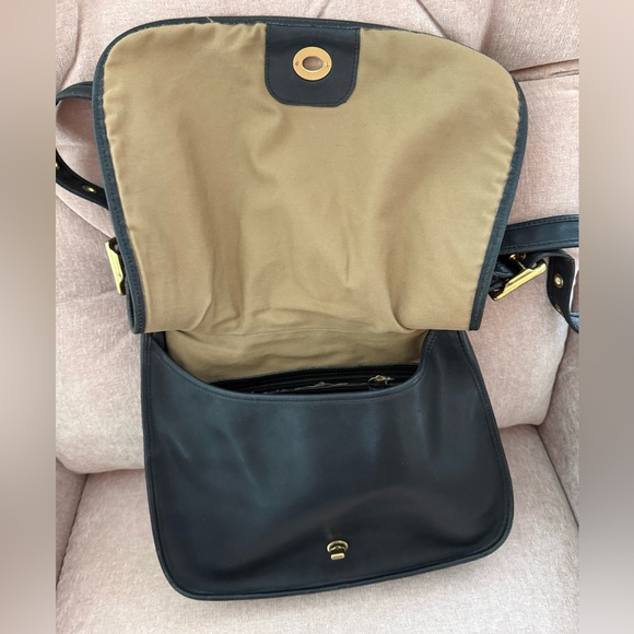 👛Coach 9718 Legacy Black Leather Shoulder Bag with Gold Accents Crescent Flap - Picture 5 of 15